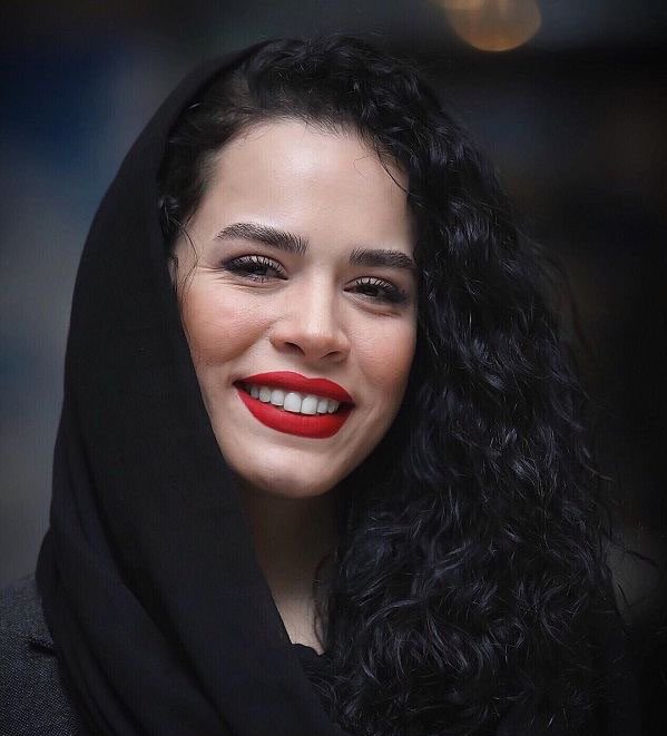بیوگرافی و عکس های شخصی ملیکا شریفی نیا