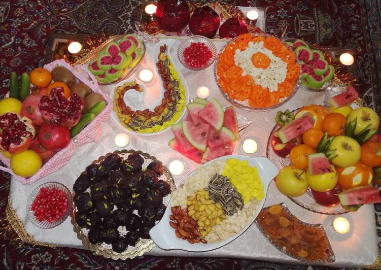 مدل جدید و زیبای تزئین سفره شب یلدا مدل جدید و زیبای تزئین سفره شب یلدا