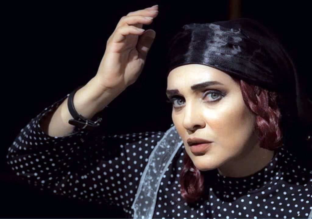 نقش را بازي نمي‌كند، نقش را مي‌سازد