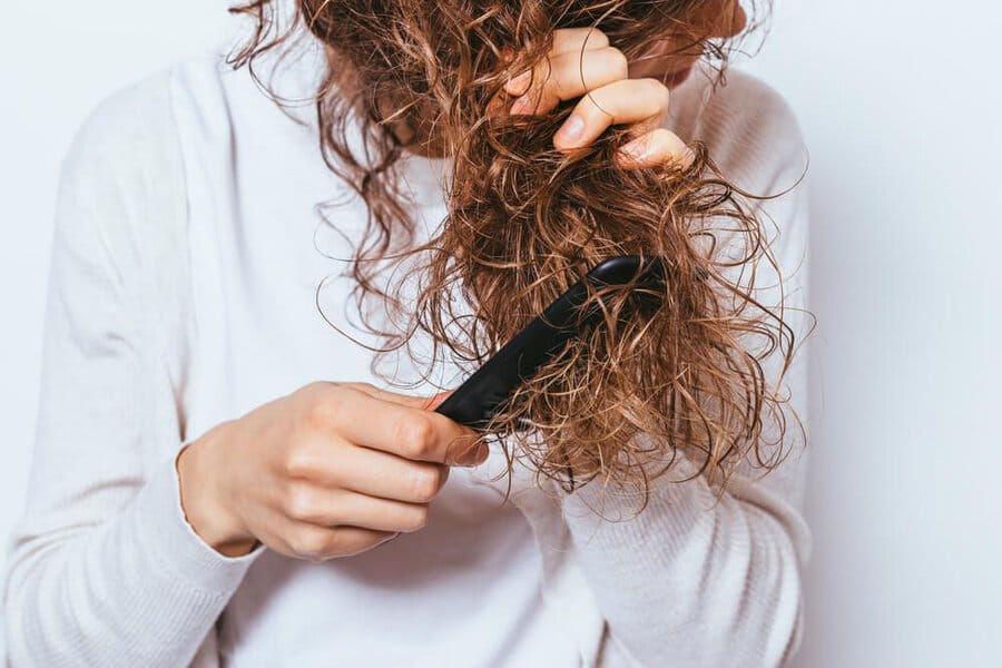 مراقبت مو در پاییز؛ از تغذیه مناسب تا استفاده از کلاه و ماساژ مو مراقبت مو در پاییز