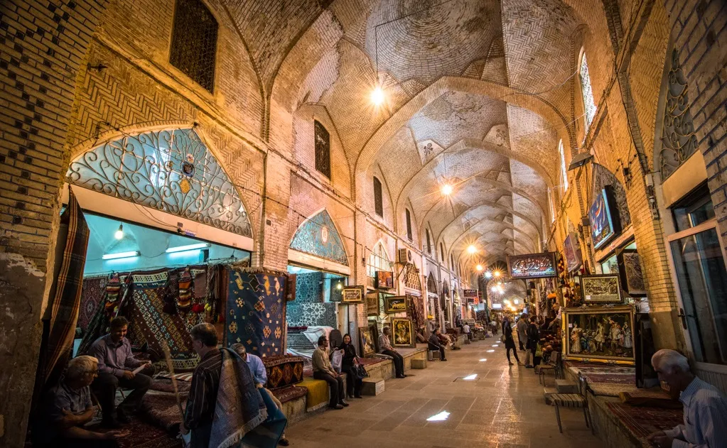 مکان های دیدنی ارومیه؛ از پیست اسکی تا بازار تاریخی، دریاچه ها و پارک ملی سه سو 4 بازار تاریخی ارومیه: یکی از شاهکارهای معماری ایرانی-آذری