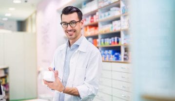 نسخه پیچ داروخانه چه وظایف و مسئولیت هایی دارد؟ نسخه پیچ داروخانه چه وظایف و مسئولیت هایی دارد؟
