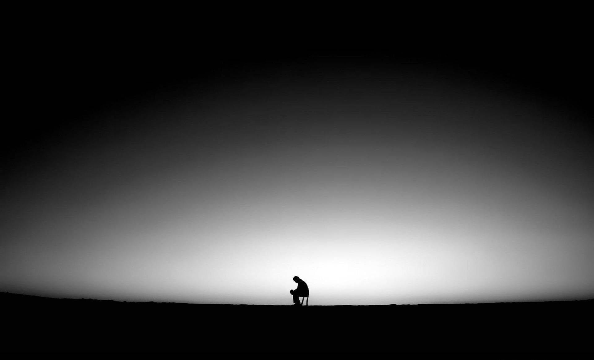 عکس پروفایل دریا sad aesthetic alone in dark silhouette