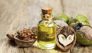 خواص روغن گردو؛ میزان مصرف روزانه، فواید بی نظیر و طرز تهیه روغن گردوی خانگی روغن گردو
