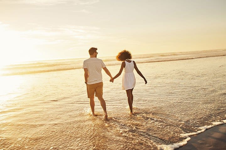 متن عصر بخیر عاشقانه برای عشق Walking by the seashore on a pleasant afternoon