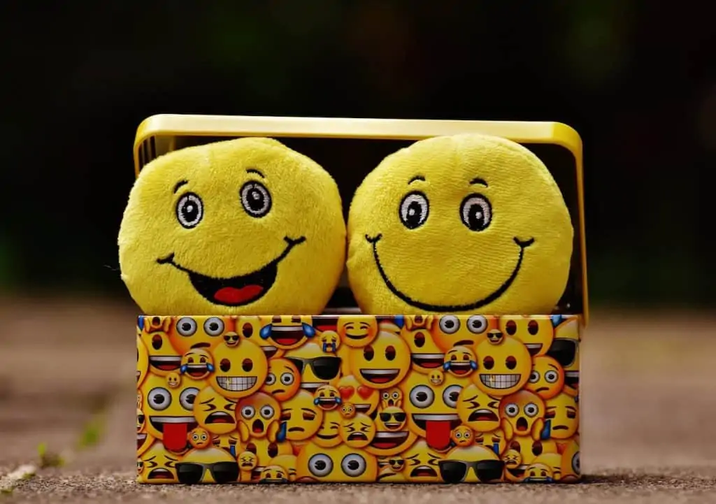 شعر طنز + مجموعه اشعار خنده دار و بامزه با موضوعات اجتماعی 2 What is dry humor 1024x721 1