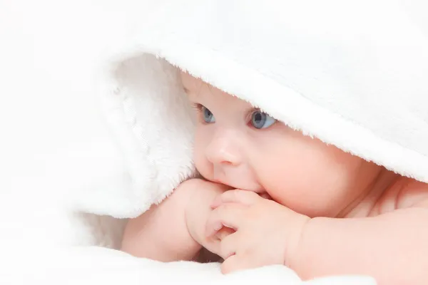متن تبریک به دنیا آمدن نوزاد + عکس نوشته قدم نو رسیده مبارک depositphotos 6673109 stock photo cute baby girl
