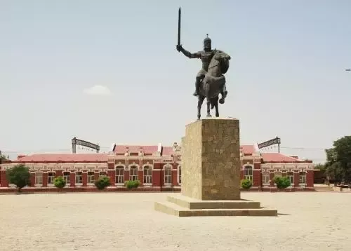 نگاهی بر زندگی بابک خرمدین؛ زندگینامه سردار ایرانی از تولد تا نبردها و دستگیری تا مرگ 8 اعدام