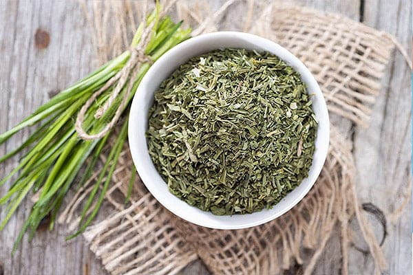 خواص تره کوهی خشک شده؛ گیاهی معطر با خواص درمانی 3 کمک به حفظ سلامت دندان؛ خاصیت شگفتانگیز ویتامین A تره خشک