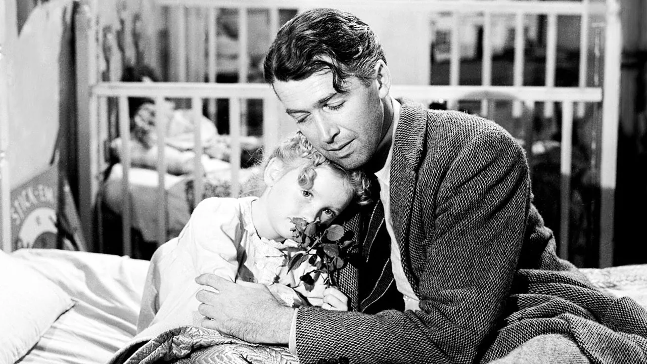 بهترین فیلم های خانوادگی؛ 15 فیلم جالب برای تماشا با اعضای خانواده 3 its a wonderful life james stewa
