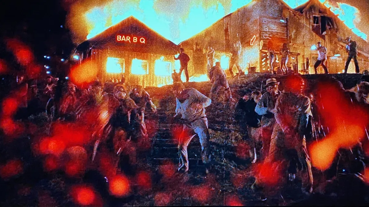 بهترین فیلم ها با موضوع زامبی (16 فیلم ترسناک و جالب زامبی) 14 planet terror