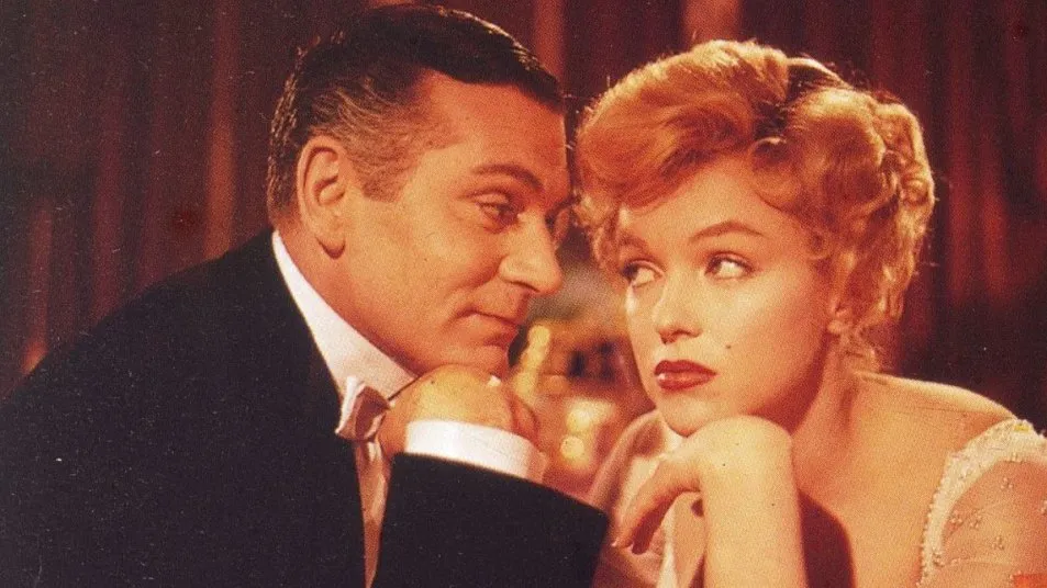معرفی بهترین فیلمهای مریلین مونرو؛ 12 فیلم از ستاره جذاب هالیوودی 9 The Prince and the Showgirl