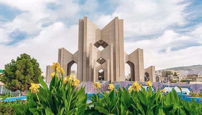 جاهای دیدنی تبریز؛ معرفی 20 جاذبه گردشگری شهر تبریز زیبا 9 مقبره الشعرا