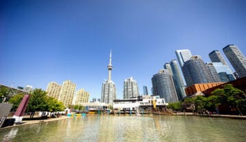 بلیط تهران تورنتو و قدم زدن در منطقه تفریحی Harbourfront