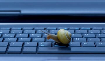 حل مشکل کند بودن لپ تاپ؛ دلایل و 10 راه حال برای رفع لگ و کندی کند بودن لپ تاپ