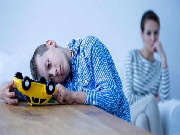 بیماری اوتیسم چیست؟ علائم و نشانه ها + پیشگیری و درمان ASD 5 Nursing of autistic children01