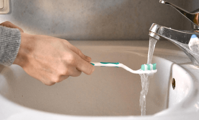 راه های تمیزکردن مسواک خود