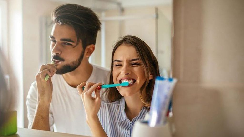 روزی چند بار مسواک زدن کافی است؟ بهترین زمان مسواک زدن 2 shakhese mesvak 1024x575 1