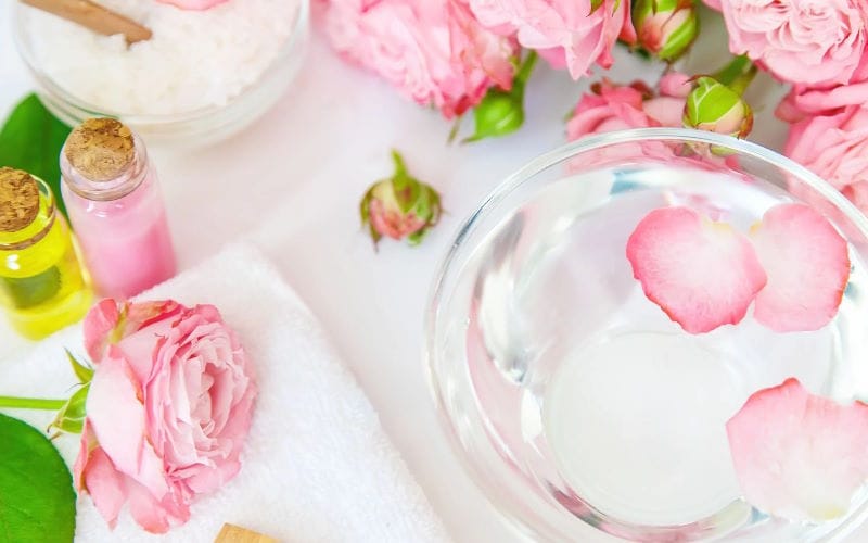نحوه استفاده از گلاب و کاربردهای آن