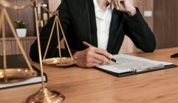 متن ادبی درباره وکیل