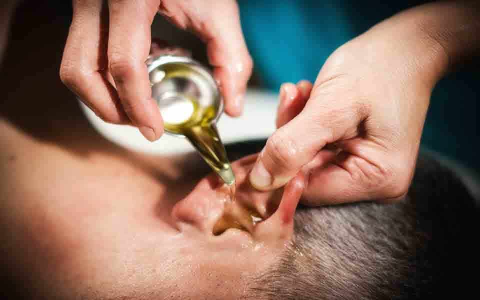 درمان خانگی عفونت گوش با روش های سنتی (از درمان با سیر تا روغن زیتون)