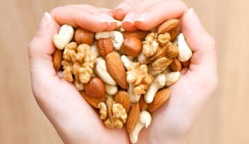 چه آجیلی برای کمخونی بخوریم؟ چه آجیلی برای کمخونی بخوریم؟