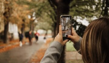 چگونه از گوشی هوشمند خود برای عکاسی حرفه‌ای استفاده کنیم؟ راهنمای جامع