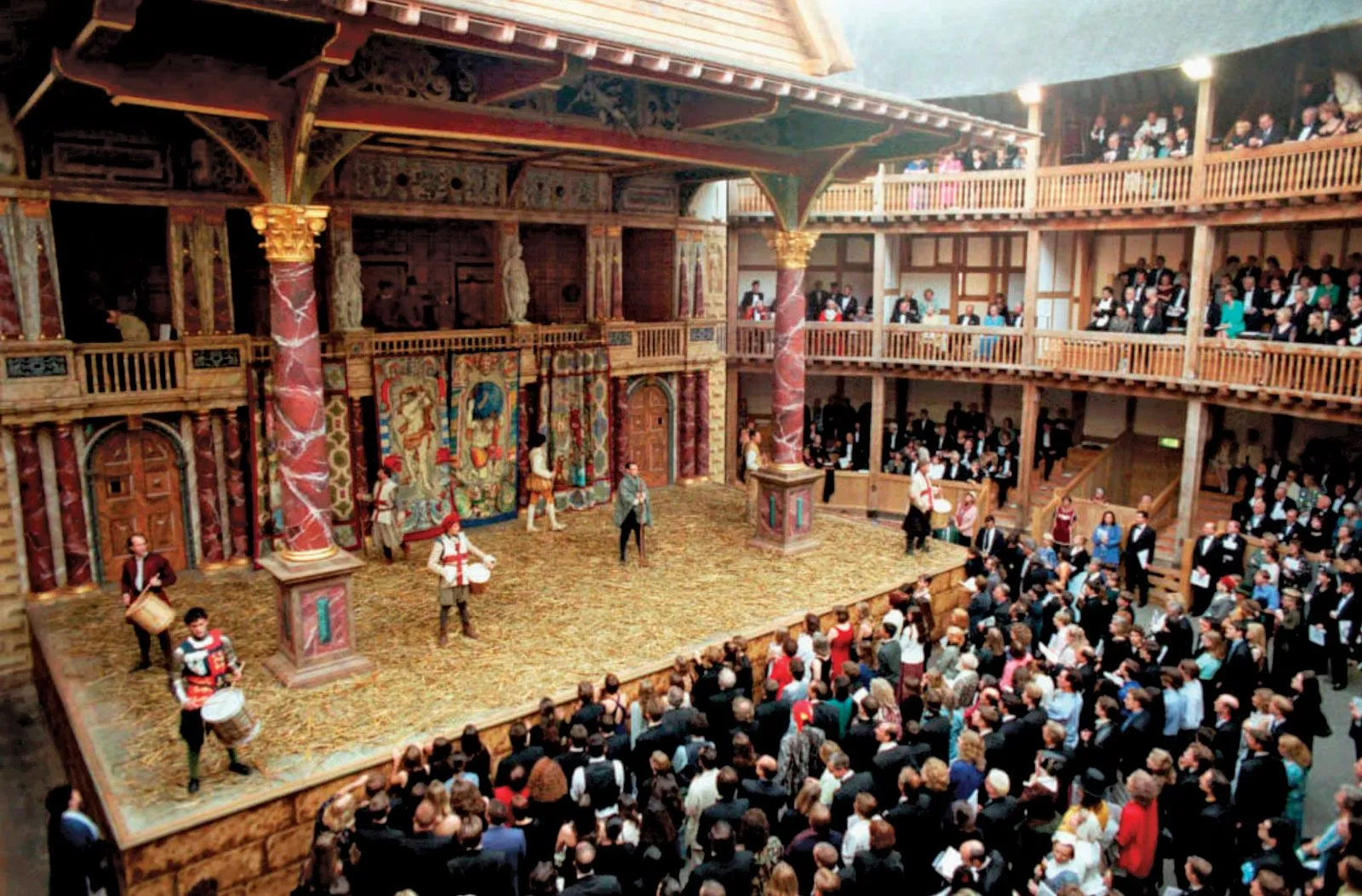 performance opening Globe Theatr 1