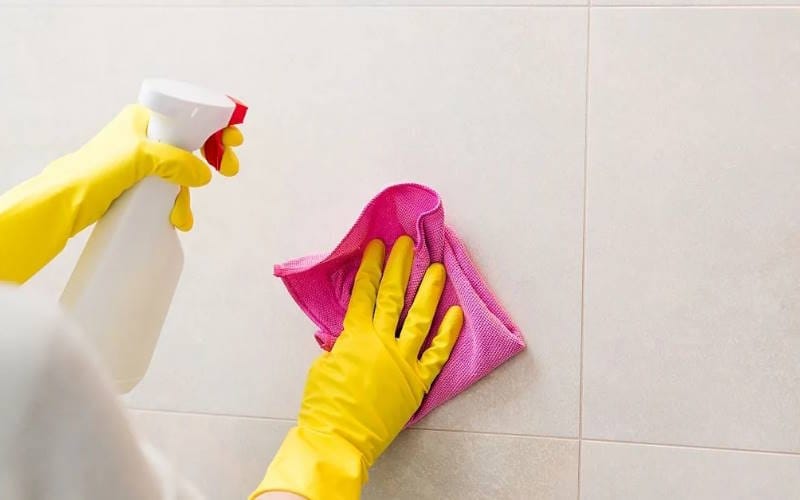 بهترین روش های از بین بردن چربی روی سرامیک