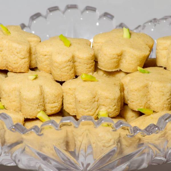 طرز تهیه شیرینی نخودچی؛ ترفندهای خاص خوشمزه شدن و تزیین حرفه ای 7 طرز تهیه شیرینی نخودچی؛ ترفندهای خاص خوشمزه شدن و تزیین حرفه ای