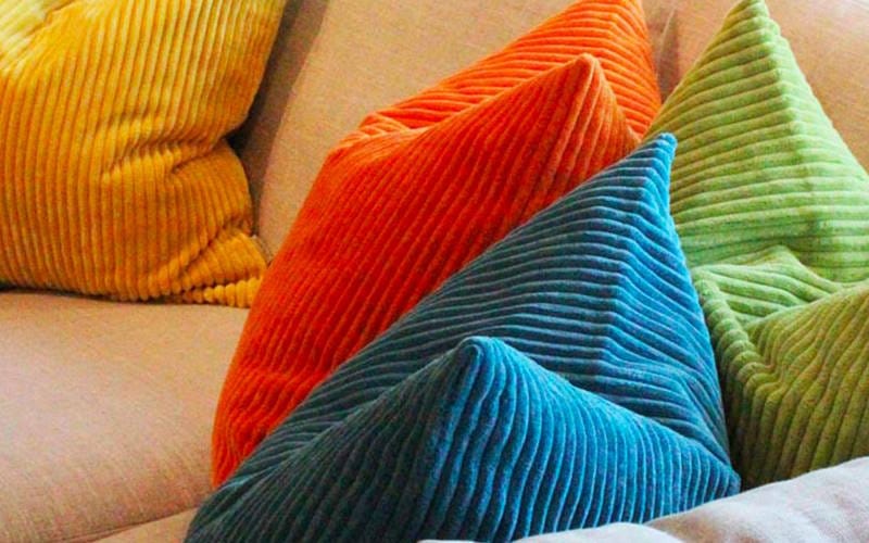 کوسن های رنگی و بالش های دکوری