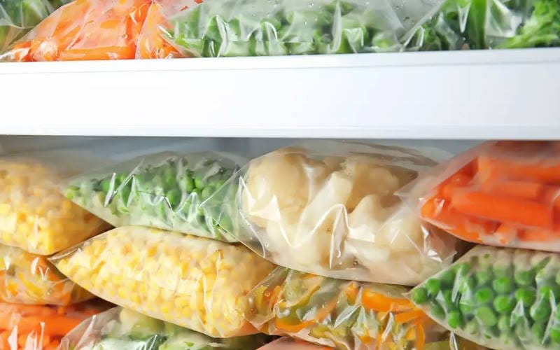 اصول اولیه فریز کردن غذاهای پخته شده (مراحل و نکات مهم برای انواع غذا) 2 نکات مهم برای فریز کردن بهتر غذاهای طبخ شده