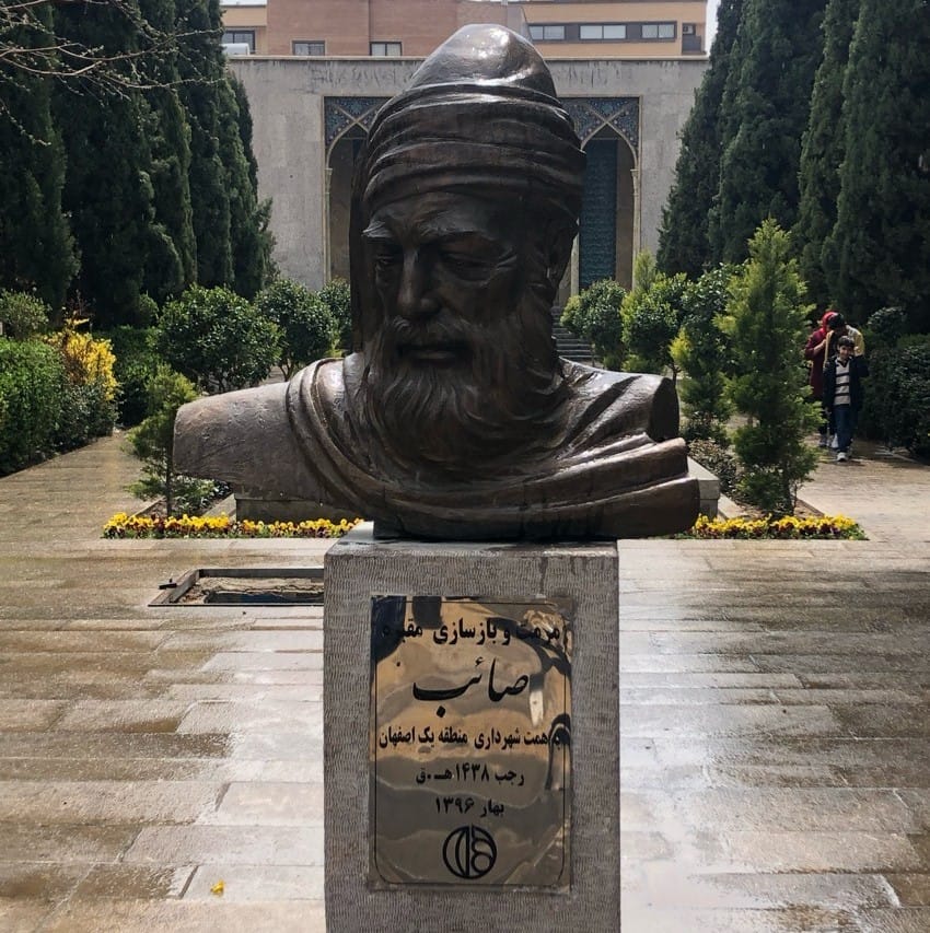 غزل شماره ۴۵ از غزلیات صائب تبریزی؛ ره مده در خطِ مشکین، شانهٔ شمشاد را ... 2 تفسیر این شعر