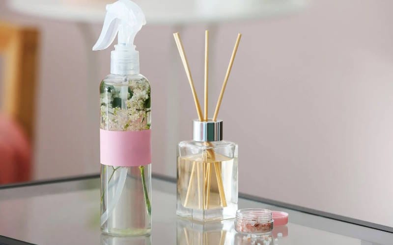 تاثیر بو در طراحی فضا (شمع، عطر و گیاهان معطر) 6 چطور بوی راکد خانه را از بین ببریم؟