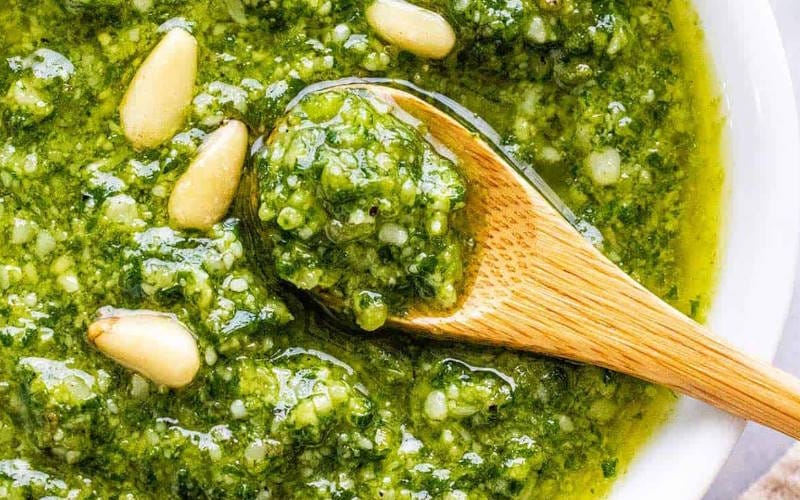 دستور تهیه سس های خانگی برای انواع غذاها (۶ سس بی نظیر خوشمزه) 2 سس پستو (Pesto)
