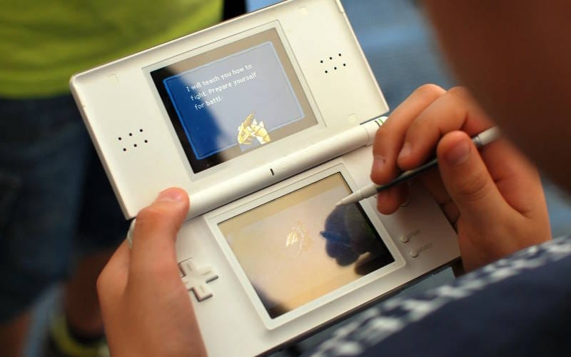 کنسول بازی دستی چیست؟ راهنمای تخصصی خرید انواع کنسول پرطرفدار 3 Nintendo DS نینتندو دی اس