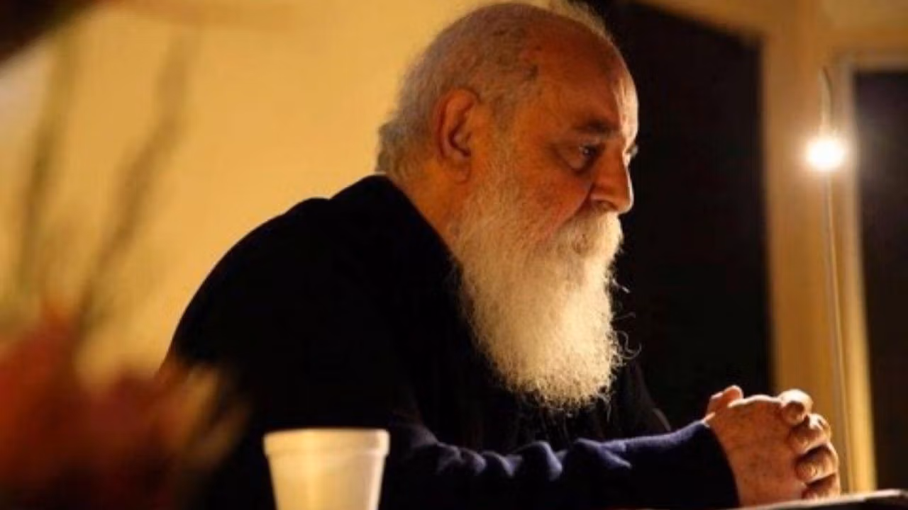 شعر شماره ۲۷ از مجموعه اشعار هوشنگ ابتهاج؛ شبی کدام شب؟ شبی شبی ستاره ای دهان گشود ... 2 تفسیر این شعر