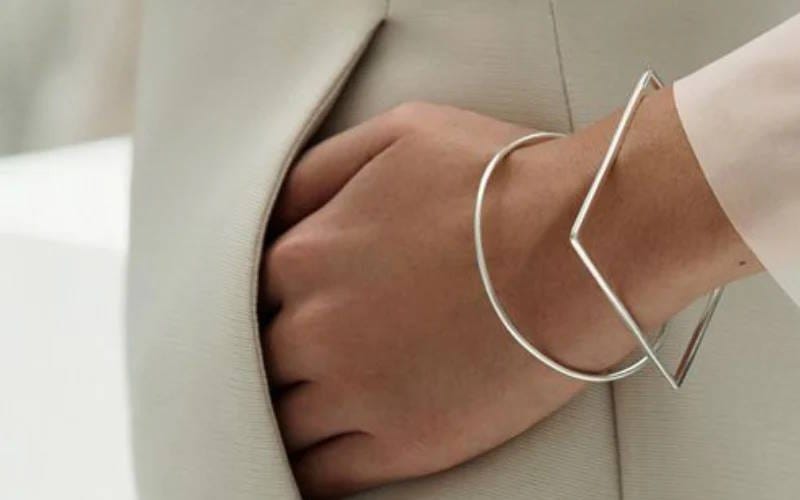 طلای مینیمال و نکاتی برای انتخاب و خرید آن (+ تصاویر انواع زیورآلات) 8 طلای مینیمال مناسب چه کاربردهایی است؟