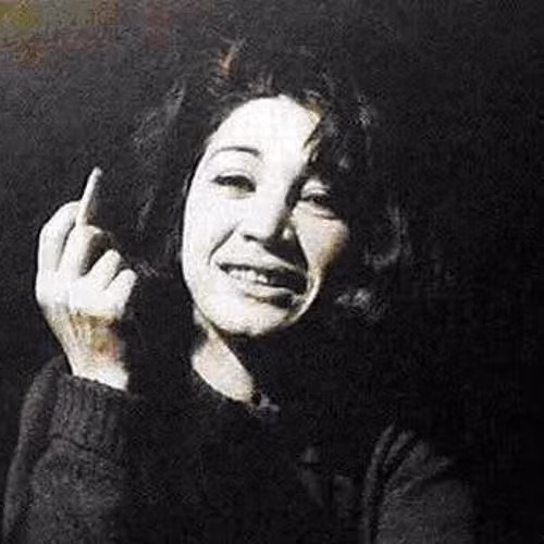 شعر شماره ۳۳ از مجموعه اشعار فروغ فرخزاد؛ طفلی غنوده در بر من بیمار با گونه های ... 2 تفسیر این شعر