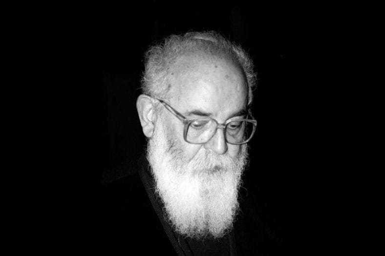 شعر شماره ۳۲ از مجموعه اشعار هوشنگ ابتهاج؛ دیدم و می آمد از مقابل من دوش ... 2 تفسیر این شعر