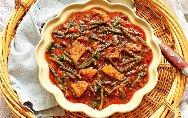 طرز تهیه غذاهای گیاهی سنتی؛ ۷ غذای ایرانی از آش رشته تا اشکنه 4 خوراک لوبیا سبز