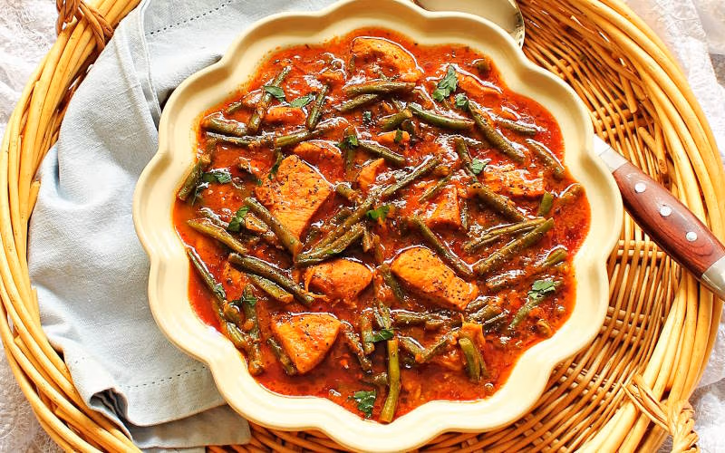 طرز تهیه غذاهای گیاهی سنتی؛ ۷ غذای ایرانی از آش رشته تا اشکنه 4 خوراک لوبیا سبز