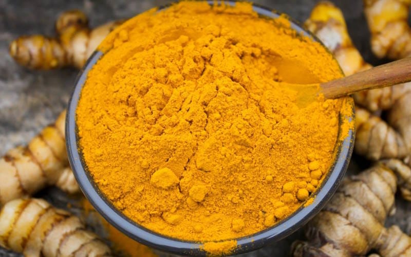 مواد غذایی ضد التهاب؛ خوراکی های ضد التهاب از ادویه جات تا گوشت و سبزیجات