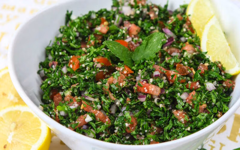 طرز تهیه سالادهای متنوع و سالم دلچسب {۱۰ سالاد سالم خوشمزه} 6 سالاد تبوله لبنانی