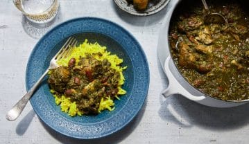 طرز تهیه قورمه سبزی؛ فوت و فن طبخ و طعم بهتر خورش سبزی قورمه سبزی