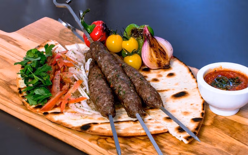 آیا غذای ایرانی سالم تر از غذاهای غربی است؟ بررسی و مقایسه