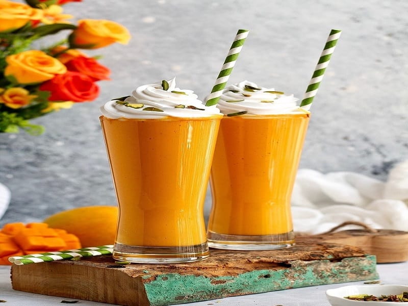 شیک انبه بدون بستنی با موز و ماست شیک انبه بدون بستنی با موز و ماست