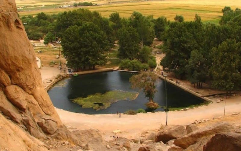 ۱۰ مکان دیدنی ایران که در فیلم ها دیده اید از تخت جمشید تا روستای ابیانه 9 بیستون کرمانشاه