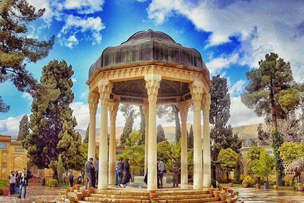 غزل شماره ۶۱ از غزلیات حافظ؛ صبا اگر گذری اُفتَدَت به کشور دوست ... 2 تفسیر این شعر