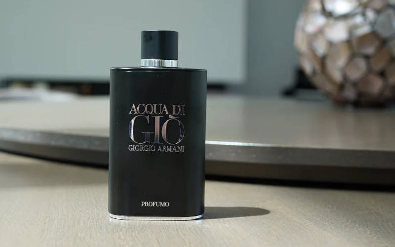 بهترین عطرهایی که می توانید بدون تست بخرید؛ برترین های بلایند بای 6 جورجیو آرمانی آکوا دی جیو پروفومو (Giorgio Armani Acqua di Giò Profumo)